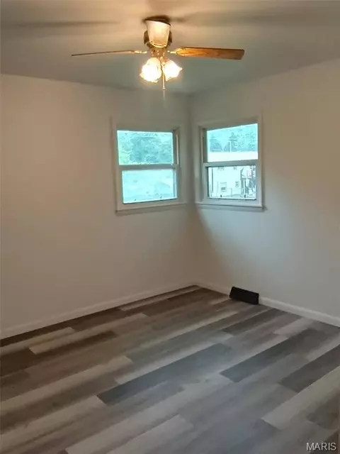 Bedroom - 805 Phillips Ave, Salem, MO 65560 photo 3 of 3
