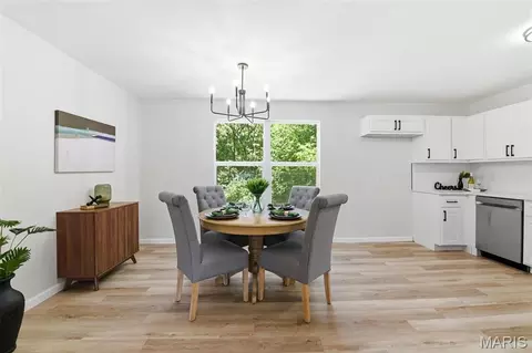 Dining - 25 Apache Trl, Fenton, MO 63026 photo 1 of 3