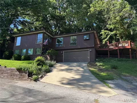 3102 Illini Trl, Godfrey, IL 62035