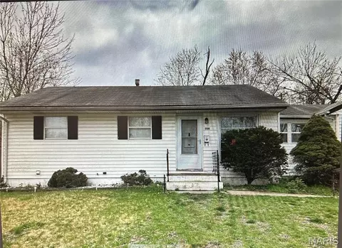 308 Crawford Rd, Saint Louis, MO 63137