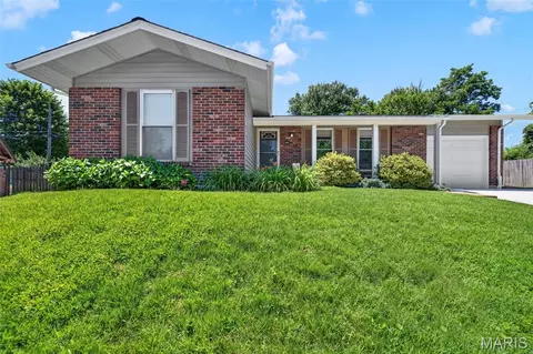 506 Aspen Dr, Crestwood, MO 63126