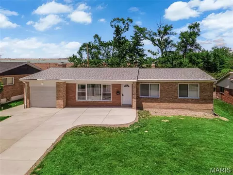 7929 Glenside Pl, University City, MO 63130