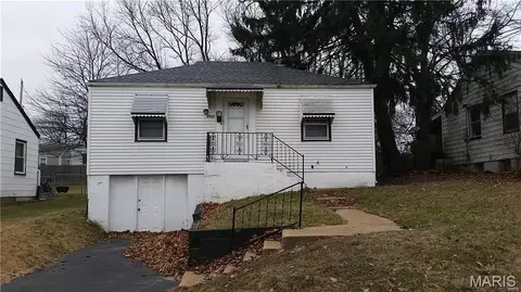 9934 Lackland Rd, Overland, MO 63114