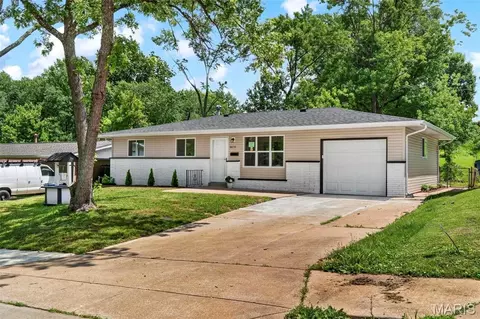 8630 North Ave, Saint Louis, MO 63114