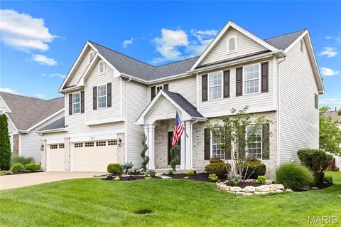 Exterior - 212 Chestnut Hill Dr, O'fallon, MO 63368 photo 2 of 9
