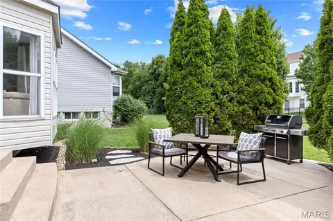 Exterior - 212 Chestnut Hill Dr, O'fallon, MO 63368 photo 5 of 9