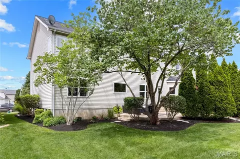Exterior - 212 Chestnut Hill Dr, O'fallon, MO 63368 photo 8 of 9