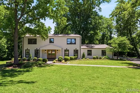 19 Sackston Woods Ln, Saint Louis, MO 63141