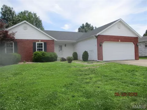 318 Cortner Dr, Smithton, IL 62285