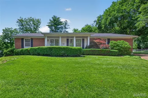 6 Helmsdale Ct, Ballwin, MO 63011
