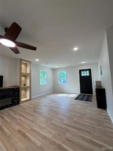Living - 214 Cook Ave, Chaffee, MO 63740 photo 5 of 5