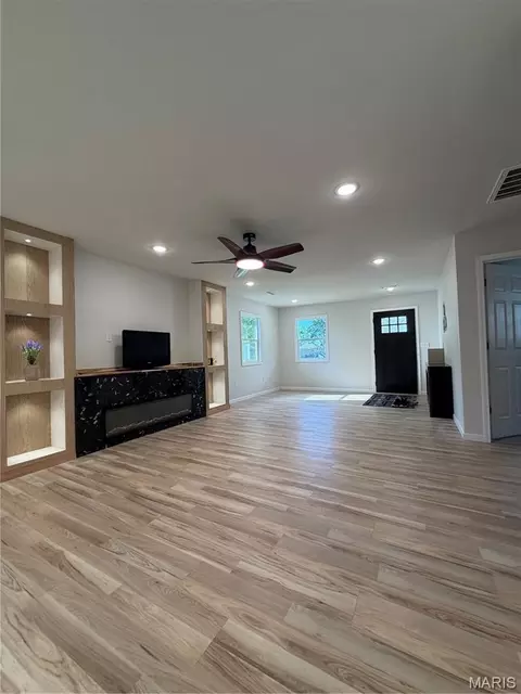 Living - 214 Cook Ave, Chaffee, MO 63740 photo 2 of 5