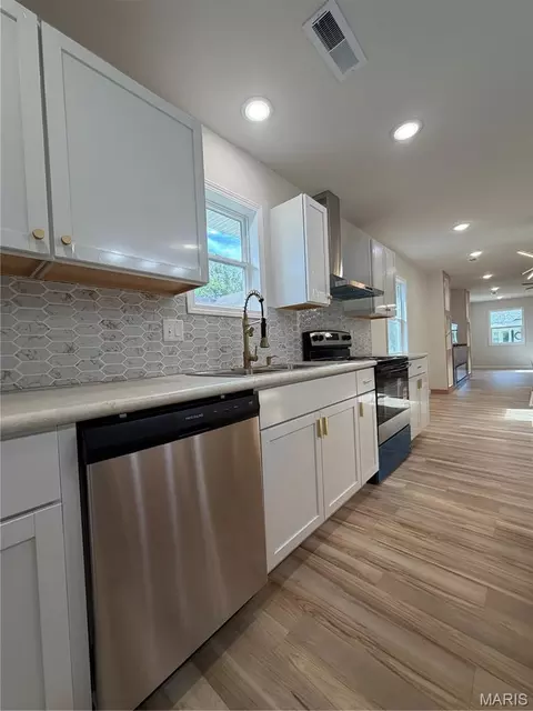 Kitchen - 214 Cook Ave, Chaffee, MO 63740 photo 2 of 3