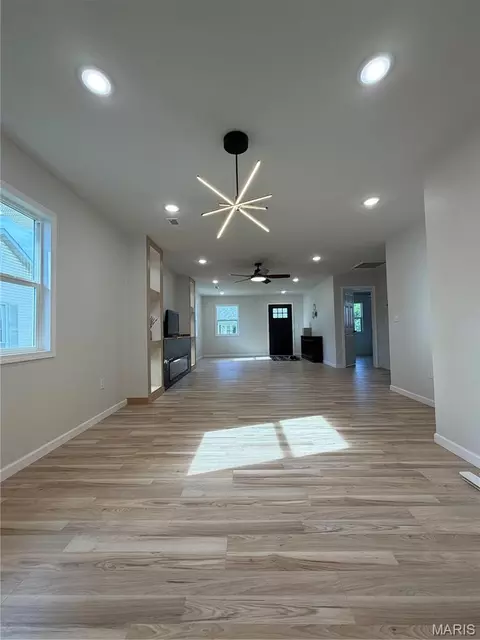 Living - 214 Cook Ave, Chaffee, MO 63740 photo 4 of 5