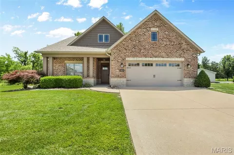 41 Nickel Plate Dr, Edwardsville, IL 62025