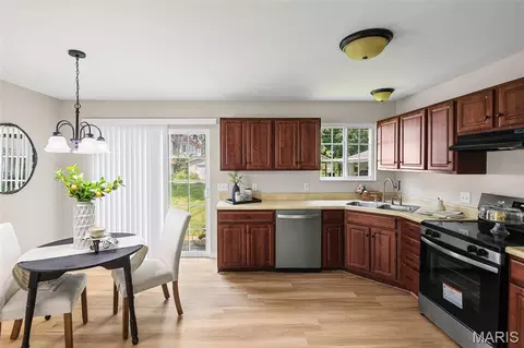 Kitchen - 506 E Washington St, O'fallon, IL 62269 photo 4 of 4