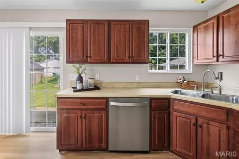 Kitchen - 506 E Washington St, O'fallon, IL 62269 photo 3 of 4