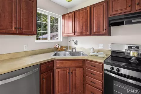 Kitchen - 506 E Washington St, O'fallon, IL 62269 photo 2 of 4