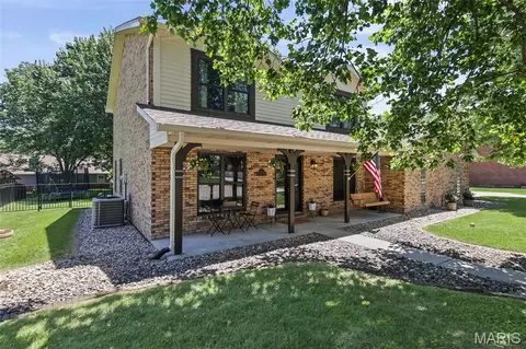 404 Hunters Gln, Belleville, IL 62220