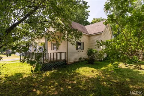 310 W Tenth St, Johnston City, IL 62951