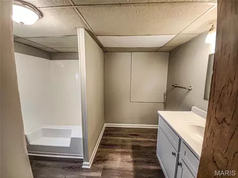 Bath - 429 Orr St, Pacific, MO 63069 photo 1 of 3
