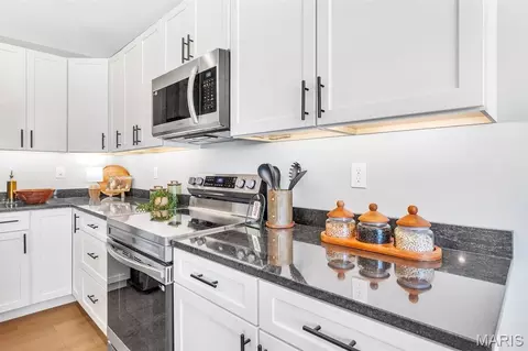 Kitchen - 5 Tether Ct, Hamel, IL 62046 photo 2 of 4