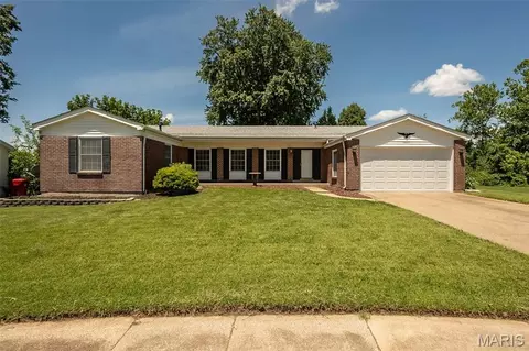 3867 Watersedge Dr, Florissant, MO 63034
