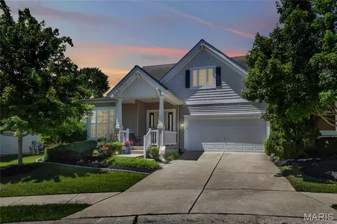1437 Colonial Dr, Saint Charles, MO 63304