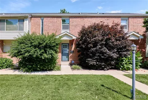 12361 Rossridge Ct, Saint Louis, MO 63146