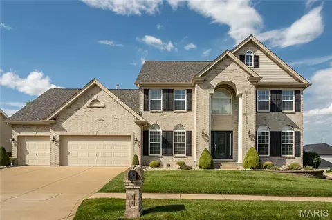 18 Kings Crossing Ct, Saint Louis, MO 63129