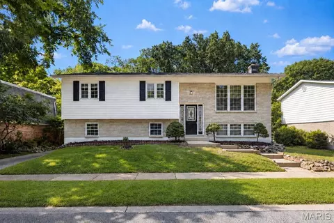 4831 Kerth Dr, Saint Louis, MO 63128