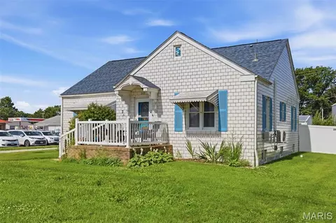 Exterior - 209 S Broadway, Hoffman, IL 62250 photo 1 of 12