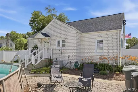 Exterior - 209 S Broadway, Hoffman, IL 62250 photo 3 of 12