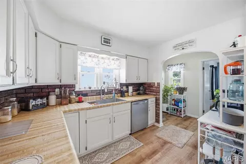 Kitchen - 209 S Broadway, Hoffman, IL 62250 photo 2 of 2