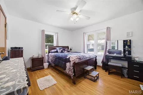 Bedroom - 209 S Broadway, Hoffman, IL 62250 photo 3 of 6