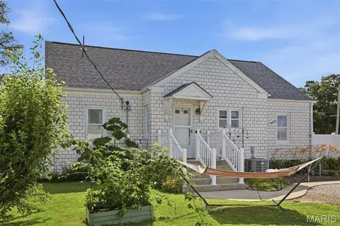 Exterior - 209 S Broadway, Hoffman, IL 62250 photo 5 of 12