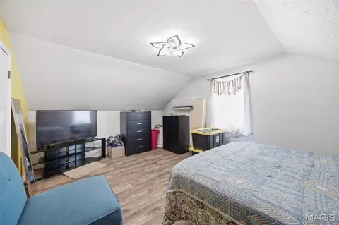 Bedroom - 209 S Broadway, Hoffman, IL 62250 photo 5 of 6