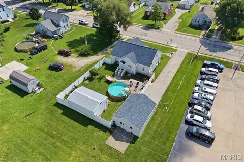 View/Area - 209 S Broadway, Hoffman, IL 62250 photo 4 of 5