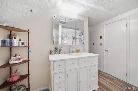Bath - 209 S Broadway, Hoffman, IL 62250 photo 3 of 3