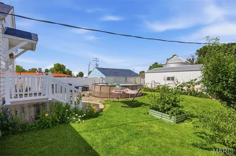 Exterior - 209 S Broadway, Hoffman, IL 62250 photo 9 of 12