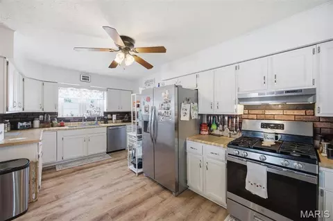 Kitchen - 209 S Broadway, Hoffman, IL 62250 photo 1 of 2