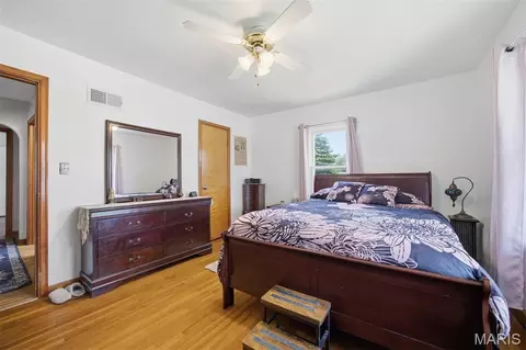 Bedroom - 209 S Broadway, Hoffman, IL 62250 photo 4 of 6