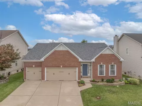 509 Country Chase Dr, Lake Saint Louis, MO 63367