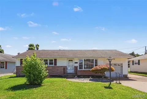 250 Monterey Dr, Florissant, MO 63031