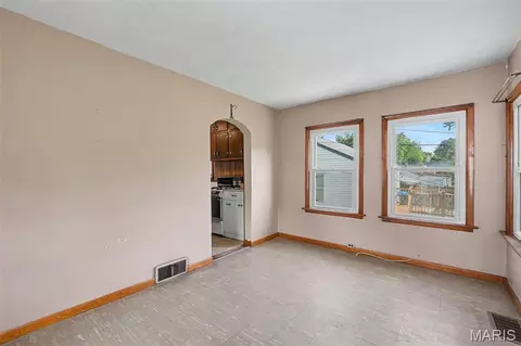 Living - 511 Averill Ave, Ferguson, MO 63135 photo 6 of 6