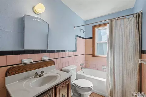 Bath - 511 Averill Ave, Ferguson, MO 63135 photo 1 of 1