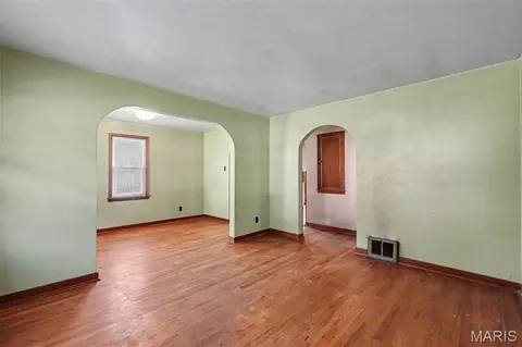 Living - 511 Averill Ave, Ferguson, MO 63135 photo 3 of 6