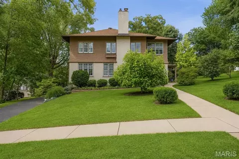 445 Algonquin Pl, Webster Groves, MO 63119