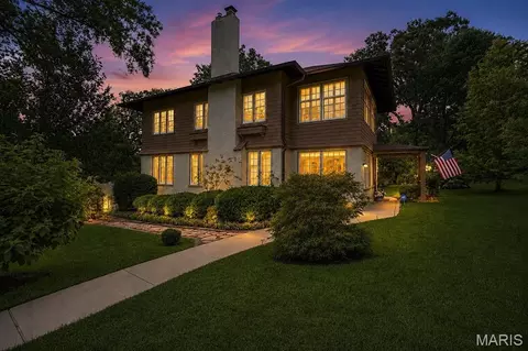 445 Algonquin Pl, Webster Groves, MO 63119