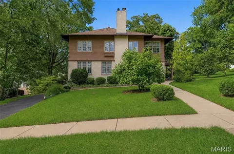 445 Algonquin Pl, Webster Groves, MO 63119